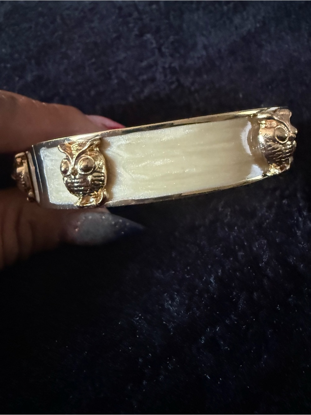 Vintage Owl Motif Gold Tone Hinged Bangle Bracelet Mother of Pearl Look